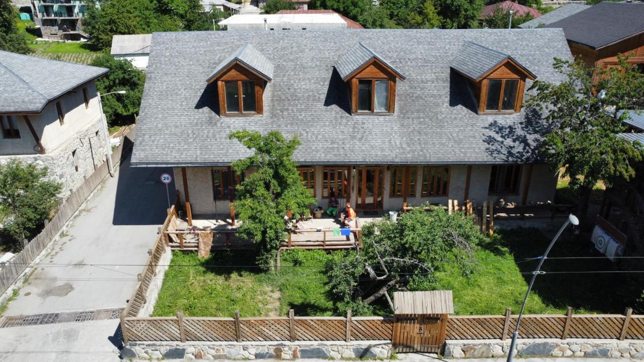 Guest House Svan-Ski Mestia Ngoại thất bức ảnh