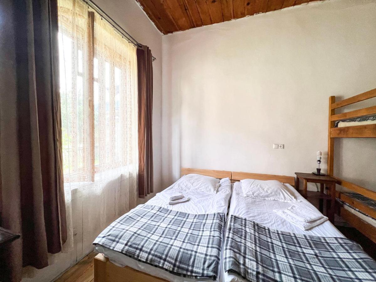 Guest House Svan-Ski Mestia Ngoại thất bức ảnh