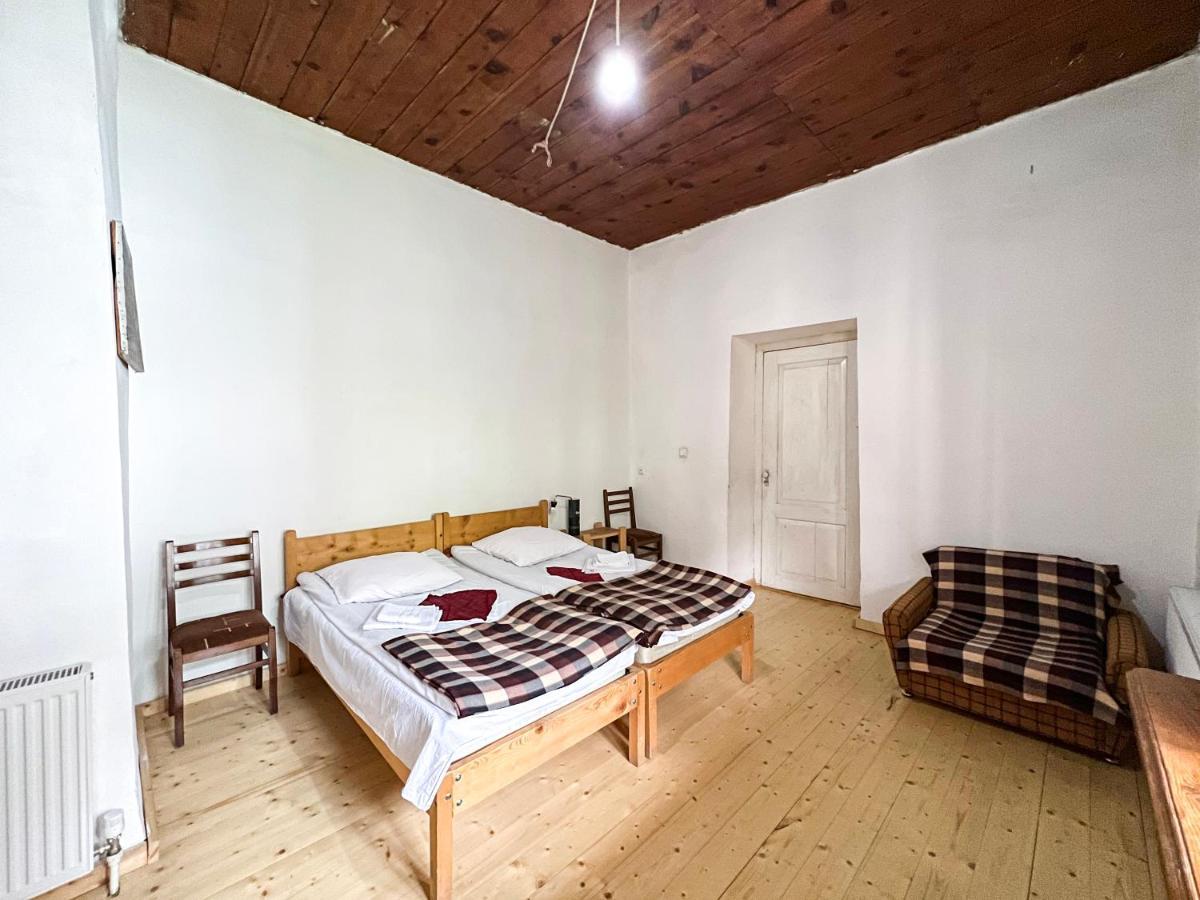 Guest House Svan-Ski Mestia Ngoại thất bức ảnh