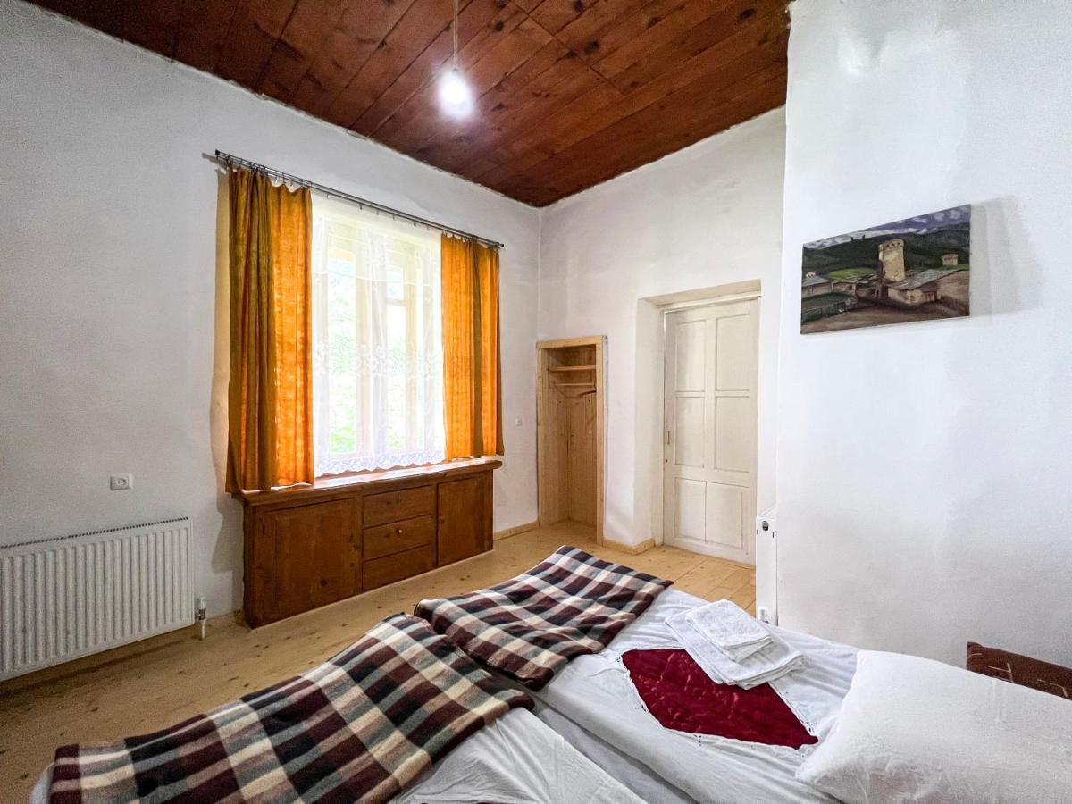 Guest House Svan-Ski Mestia Ngoại thất bức ảnh