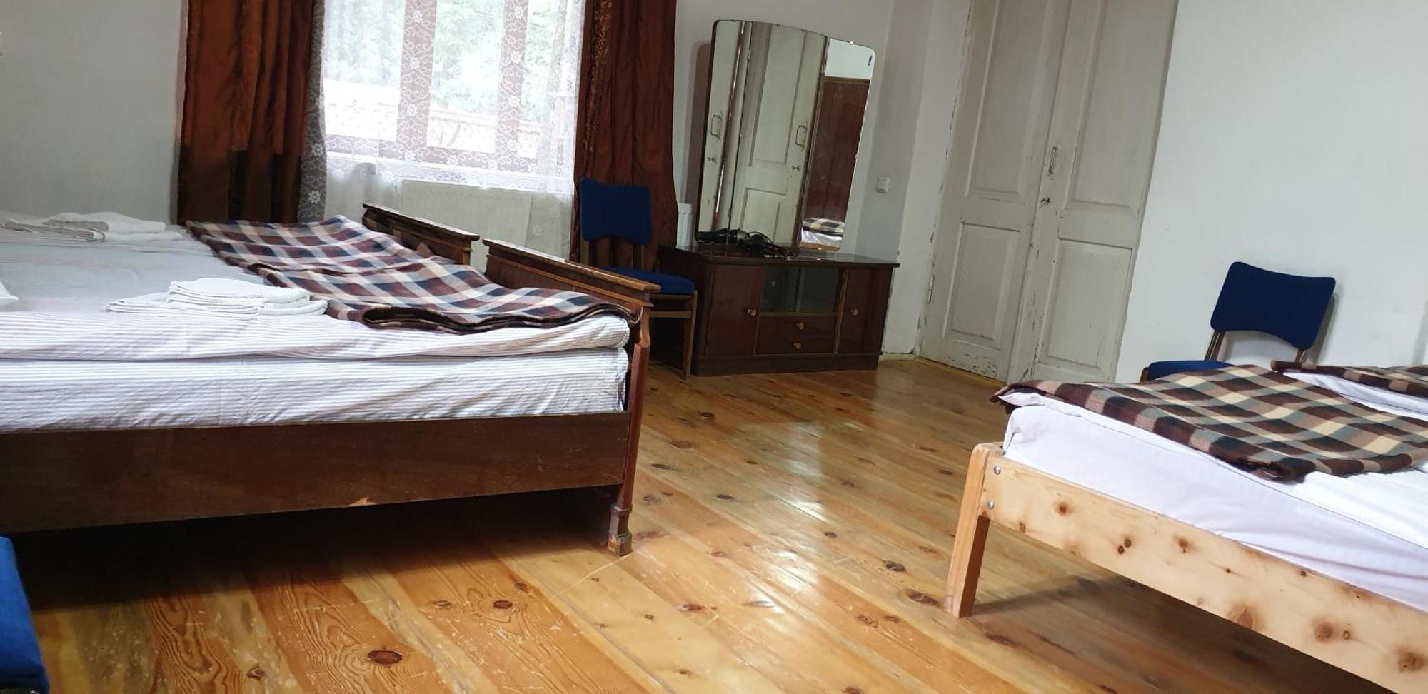 Guest House Svan-Ski Mestia Ngoại thất bức ảnh